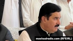 فیصل کریم کونډی د یوې غونډې پر مهال - پخوانی انځور.