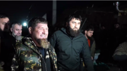 Глава Чечни Рамзан Кадыров на месте нападения на силовиков в Гудермесе. 28 марта 2023 года. Скриншот видеозаписи из телеграм-канала Кадырова