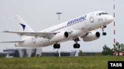 Самолет Sukhoi Superjet 100