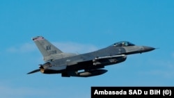 Самолет F-16, иллюстративное фото