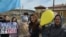 Участницы акции протеста против российского вторжения в Крым. Поселок Строгановка на окраине Симферополя, Крым, 5 марта 2014 года