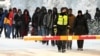 Просители убежища на погранпункте Салла в северной Финляндии, 23 ноября 2023
