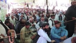 کروندګرو د برېښنا د نه شتوالي پرضد د بلوچستان اسمبلۍ مخې ته پرلت وهلی دی کروندګرو د برېښنا د نه شتوالي پرضد د بلوچستان اسمبلۍ مخې ته پرلت وهلی دی