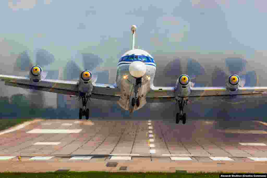 An Il-22 air control aircraft taking off from a Moscow airfield in May 2016.  Kyiv also claimed to have "destroyed" an Il-22 on the same night the A-50 went down. Photos later emerged showing the Il-22 had apparently survived an emergency landing with a tail heavily damaged by shrapnel.   