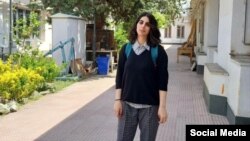 خانم رشنو در برگه دفاع خود برای کمیته انضباطی نوشته است: «به عنوان یک شهروند برای لباسی که میپوشم حق انتخاب دارم»