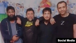 تصویری که از این زندانیان بلوچ منتشر شده است