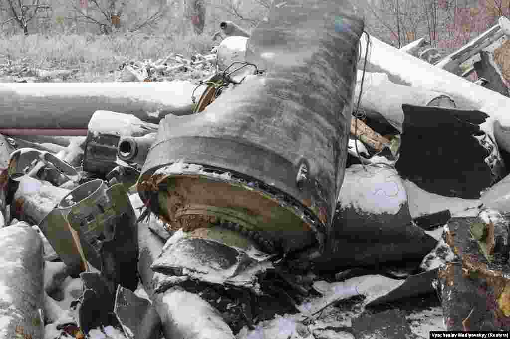 Глава Харьковской областной военной администрации Олег Синегубов заявил 5 января, что Россия ударила по этой области ракетами нероссийского производства. "Мы проводим все необходимые экспертизы. Пока я могу сказать, что маркировка с этих ракет стерта, но мы видим, что страна, которая их произвела, не является Российской Федерацией", – сказал Синегубов