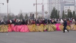 Донишҷӯёни тоҷик дигарбора ба “маршировка” баргаштанд
 Донишҷӯёни тоҷик дигарбора ба “маршировка” баргаштанд