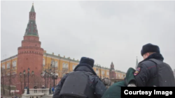 На втором и третьем местах по числу обвиненных – статьи о массовых беспорядках и о применении насилия к представителю власти