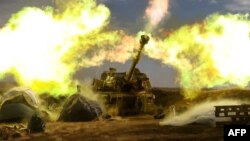 Израильская артиллерия ведет огонь с позиции на Голанских высотах недалеко от границы с Ливаном, 2 ноября 2023 года. На границе Израиля и Ливана после того, как «Хамас» организовала нападение на Израиль, продолжаются перестрелки между ЦАХАЛ и силами группировки "Хезболла"