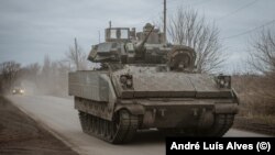 Американская боевая машина «Брэдли» под Авдеевкой, иллюстративное фото