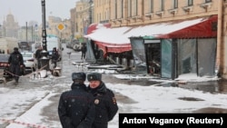 Последствия взрывы в кафе Стрит-бар, где был взорван Владлен Татарский