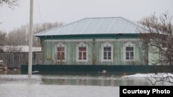 Cуу алдында калган Түндүк Казакстан облусундагы айылдардын бири. Апрель, 2024-жыл.