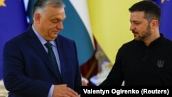Премʼєр-міністр Угорщини Віктор Орбан (л) вперше після початку повномасштабного вторгнення РФ прибув із візитом до України