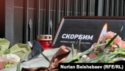 Мемориал у российского посольства в Бишкеке, 23 марта 2024 года