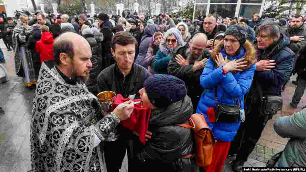 29 марта – последний день, когда церковники УПЦ (МП) легально могут жить и служить в Лавре