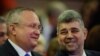 PSD și PNL au luat 32 din cele 45 de milioane de euro primite subvenție în 2023 de partidele politice. Peste 60% din acești bani se duc pe propagandă nemarcată în presă. În imagine, Marcel Ciolacu – premierul României (PSD) și Nicolae Ciucă – președintele Senatului (PNL).