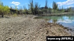 Оголившийся склон Белогорского водохранилища