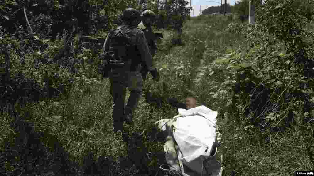 Ukrainian soldiers walk on the front line near Bakhmut. &nbsp;