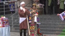 Суманак, карнаю сурнай ва дафу чанг. Таҷлили Наврӯз дар Душанбе Суманак, карнаю сурнай ва дафу чанг. Таҷлили Наврӯз дар Душанбе
