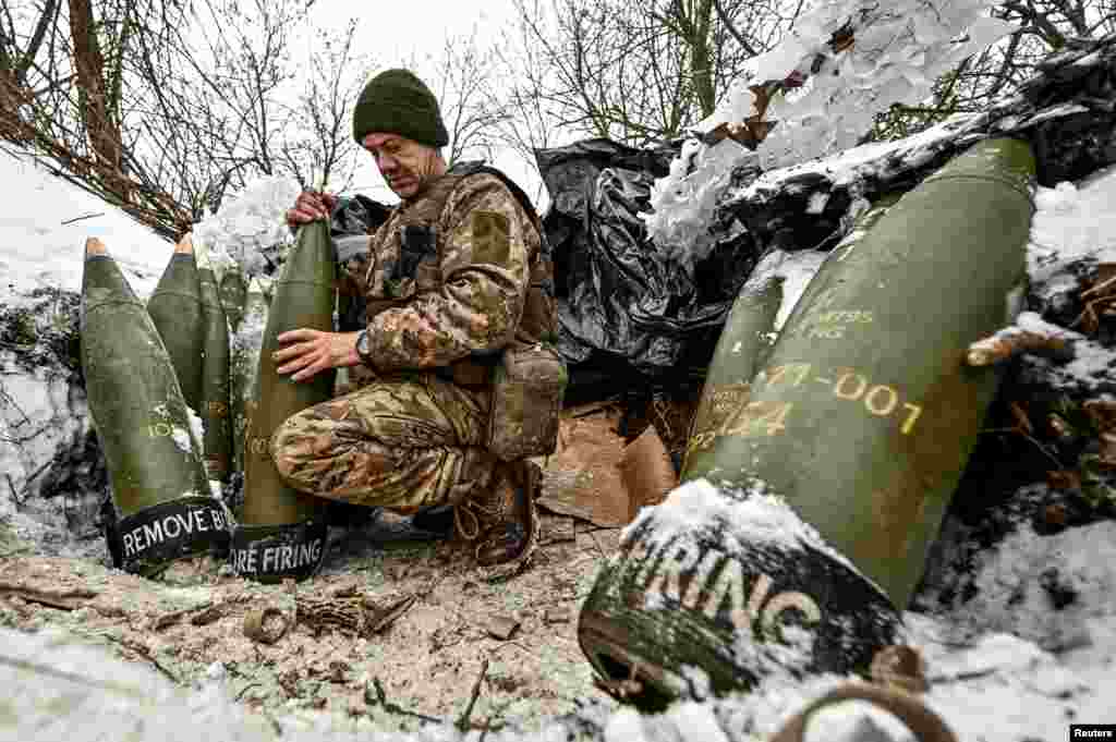 Артилерійські снаряди калібру 155 мм 