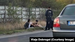 Imagine cu prietenii celor două victime, imediat după accident.
