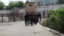Зиндониёни тоҷик метарсанд, ки онҳоро ба ҷанги Украина мебаранд Зиндониёни тоҷик метарсанд, ки онҳоро ба ҷанги Украина мебаранд
