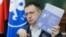 Владимир Мединский с учебником