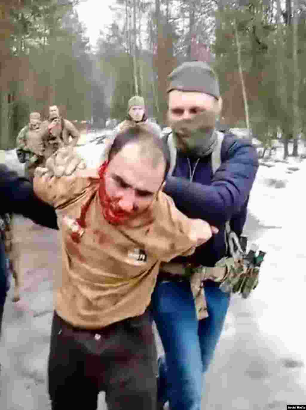 Саидакрам Раҷабализода, 30-сола, зан ва як фарзанд дорад. Ӯ гуфтааст, дар ёд надорад, ки кай ва дар куҷои Русия сабтином шудаааст. Ҳангоми боздошт як гӯши ӯро буридаанд ва тарафи рости сараш докапеч буда, дар рӯяш осори зарбулат ҳаст. Мақомоти Русия мегӯянд, ин акс аз лаҳзаи боздошти ӯст