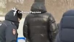 Задержание Дарьи Горбылевой у мемориала Навальному в Новосибирске.mp4 Задержание Дарьи Горбылевой у мемориала Навальному в Новосибирске.mp4