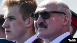 Александр Лукашенко и его сын Николай