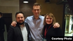 Алексей Навальный в Уфе с соратниками Фёдором Телиным и Лилией Чанышевой (архивное фото)