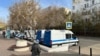 Полицейские машины и сотрудники полиции на месте, обозначенном оппозицией для митинга в Астане. 2023 год