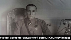 Верховный правитель России Александр Колчак в рабочем кабинете