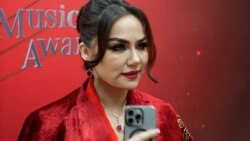 "Соли бе ҷанг бошад." Орзуи чанд овозхони тоҷик "Соли бе ҷанг бошад." Орзуи чанд овозхони тоҷик