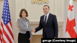 აშშ-ის ელჩი, რობინ დანიგანი უფლებამოსილების შესრულებას 2023 წლის ოქტომბერში შეუდგა.