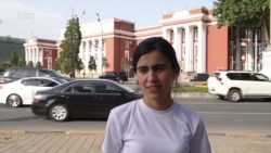 "Бинои порлумонро медонам, аммо вакилонро не" "Бинои порлумонро медонам, аммо вакилонро не"