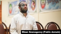 امیرحسین مقصودلو ملقب به تتلو در یکی از جلسات دادگاهش