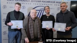 Александр Калягин с победителями конкурса на лучшую пьесу о "СВО"