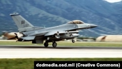 Самолёт F-16, иллюстративное фото