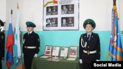 Россия, Горный Алтай, Кош-Агач, открытие мемориальной доски погибшим на войне против Украины в школе имени Л. И. Тюковой