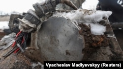 Обломки предположительно северокорейской ракеты после обстрела Украины, 6 января 2024 года