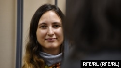 Саша Скочиленко во время одного из судебных заседаний. Архивное фото
