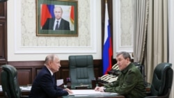 Два "Васильича" под портретом "Иваныча" Два "Васильича" под портретом "Иваныча"