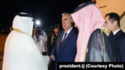 Эмомалӣ Раҳмон рӯзи 10-уми ноябр барои иштирок дар нишасти изтирории арабию исломӣ ба Риёз рафт