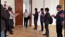 სტუდენტები 307-ე აუდიტორიასთან
 სტუდენტები 307-ე აუდიტორიასთან