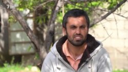 "Гуфтанд, модарат туро ба $500 фурӯхт." Мардикоре, ки волидонашро меҷӯяд "Гуфтанд, модарат туро ба $500 фурӯхт." Мардикоре, ки волидонашро меҷӯяд
