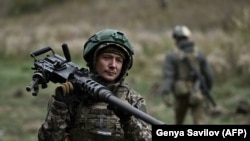 Украинский военнослужащий во время тактических учений в Донецкой области