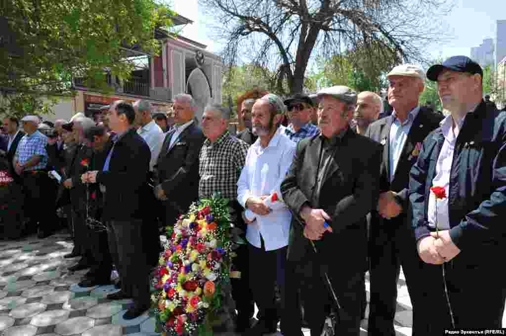 Чернобылалъул авариялъул зарал лъугIизабиялъе къеркьарав 2000 дагъистаниясда гьоркьоса I300 чиясе сахлъиялъе сакъатлъи ккана. 