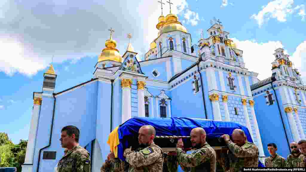 У Києві попрощалися з «Фанатом» – бійцем 93-ї ОМБр «Холодний Яр»